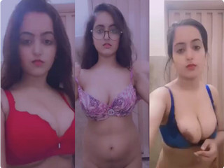 Desi Girl Show Big Boobs Fingering Pussy and Teasing her self (Updates)