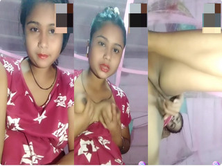 Horny Desi Bhabhi Shows Nude Body and Fingering