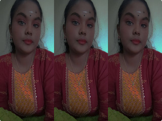 Busty Malaysian Tamil Girl Shows Nude Body